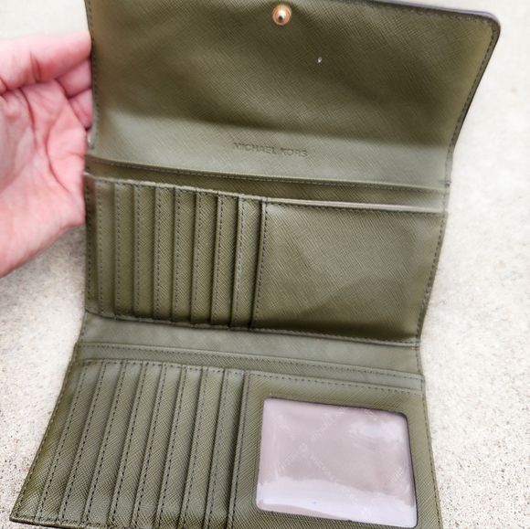 Michael Kors Savannah Bag - Picture 8 of 10